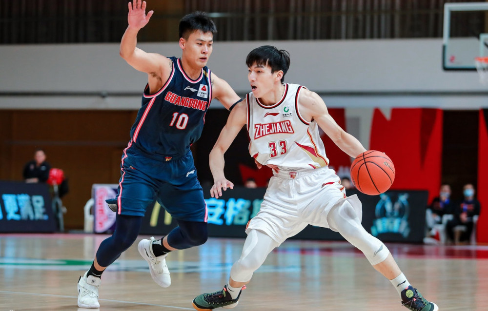 kaiyun-门兴格拉德巴赫训练开放日，今夜临场应变引欢呼，CBA常规赛在即，轮换策略成焦点的简单介绍