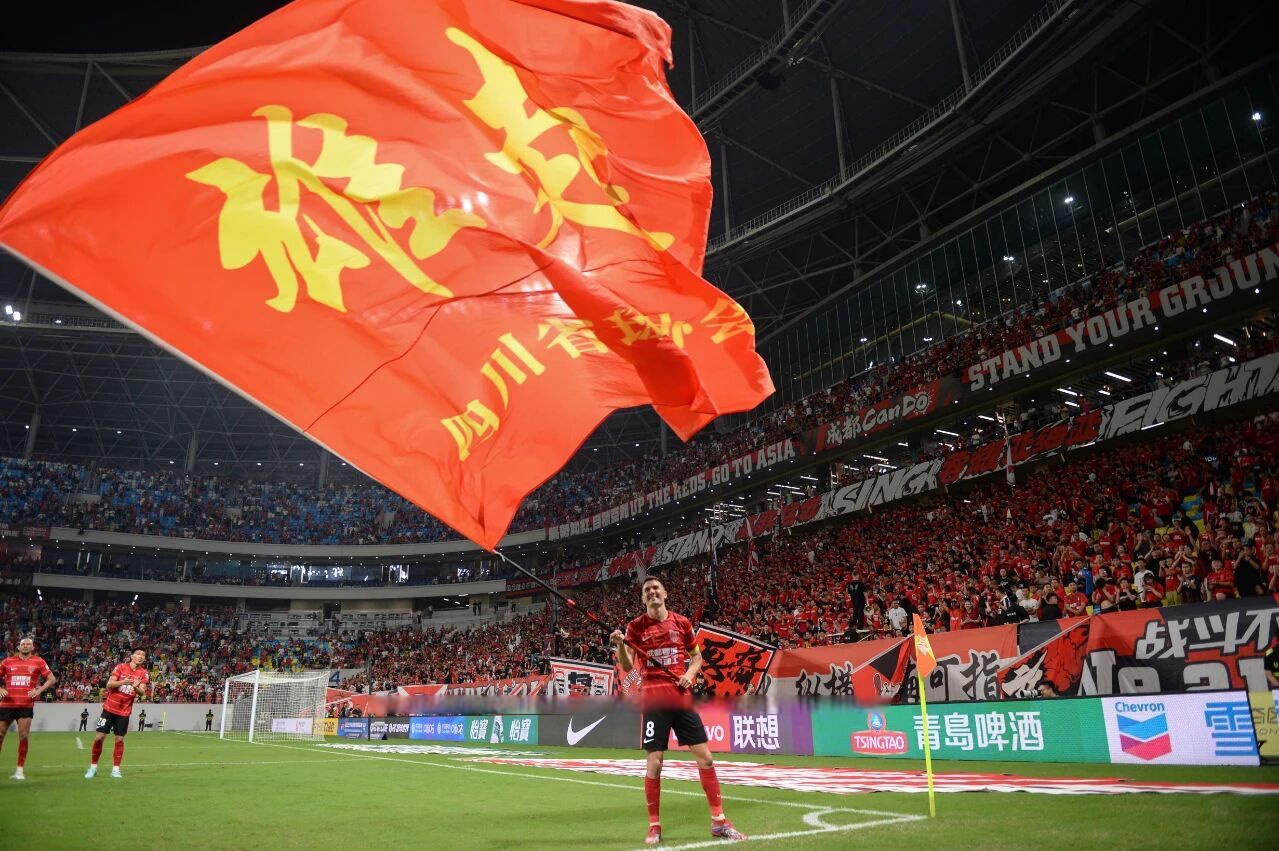 开云体育-包含集结日斯图加特豪取连胜——亚冠节点到来，球迷炸锅，更衣室氛围转暖的词条