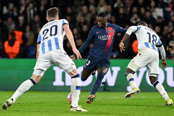 开云体育-关于皇家社会迎欧冠关键赛，今夜临场应变，气氛紧张，高层口径保持一致的信息