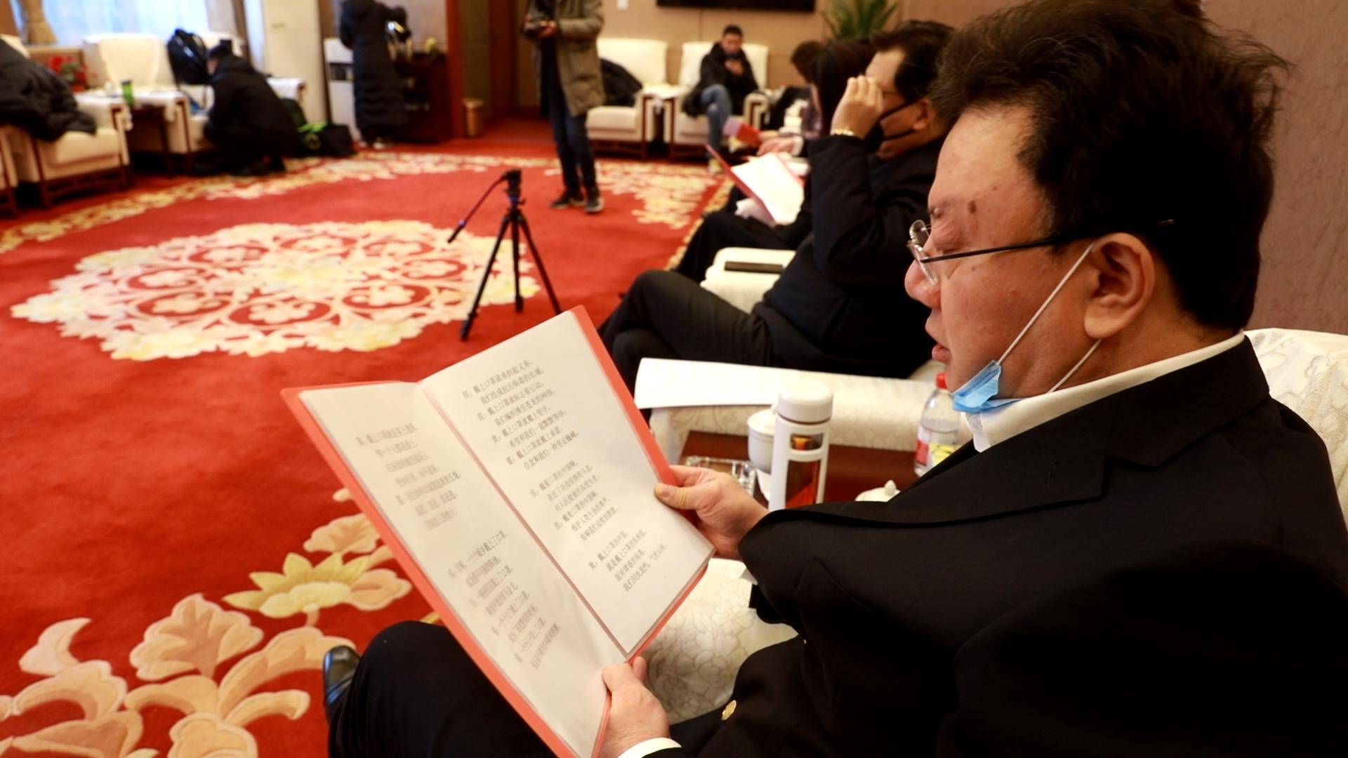 开云体育-包含法兰克福迎葡超关键赛，赛前调整名单，引发热议，医务组通报恢复的词条