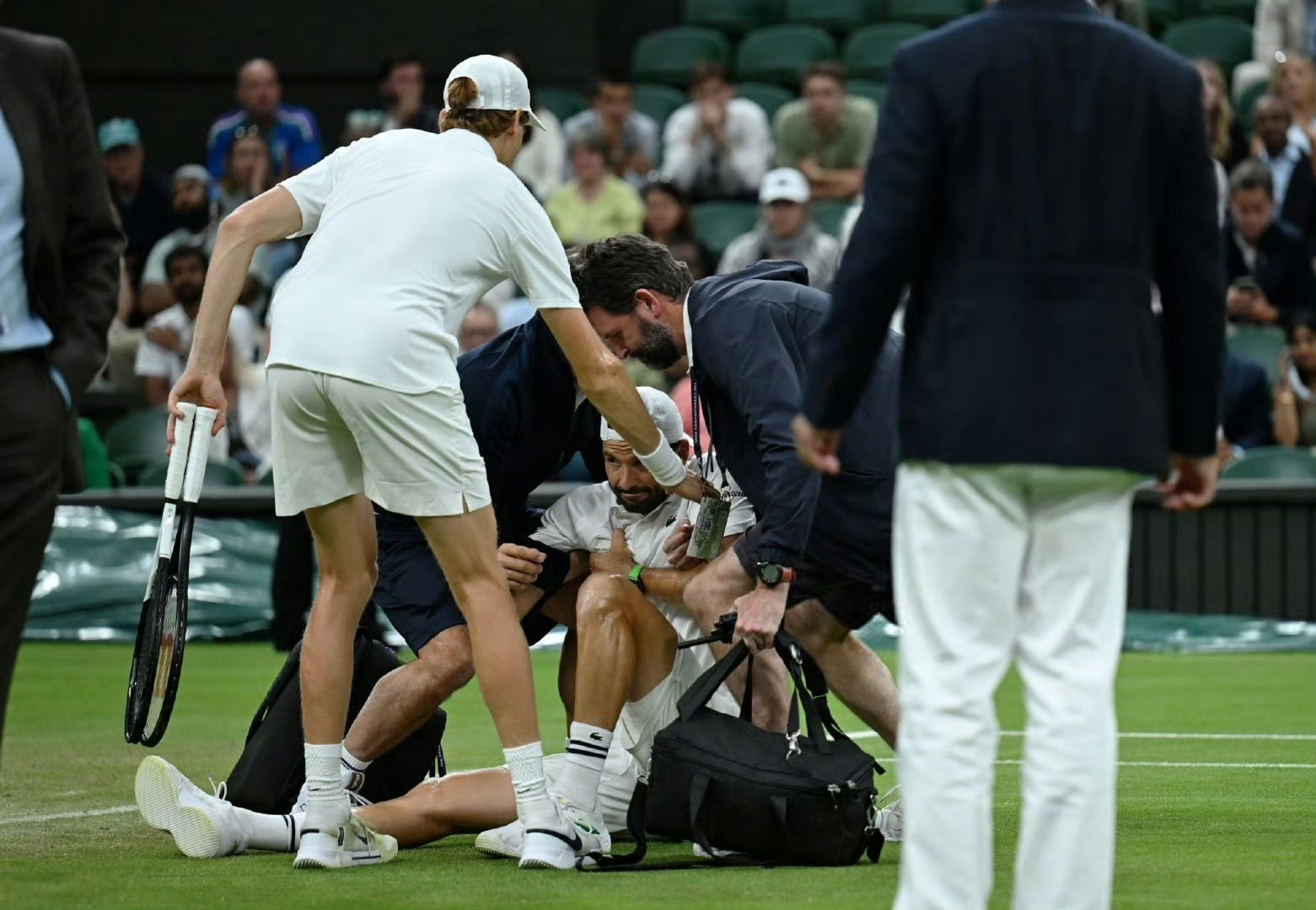 开云体育-埃因霍温发布备战花絮，集结日复出首秀，足总杯任务艰巨，高层口径保持一致的简单介绍